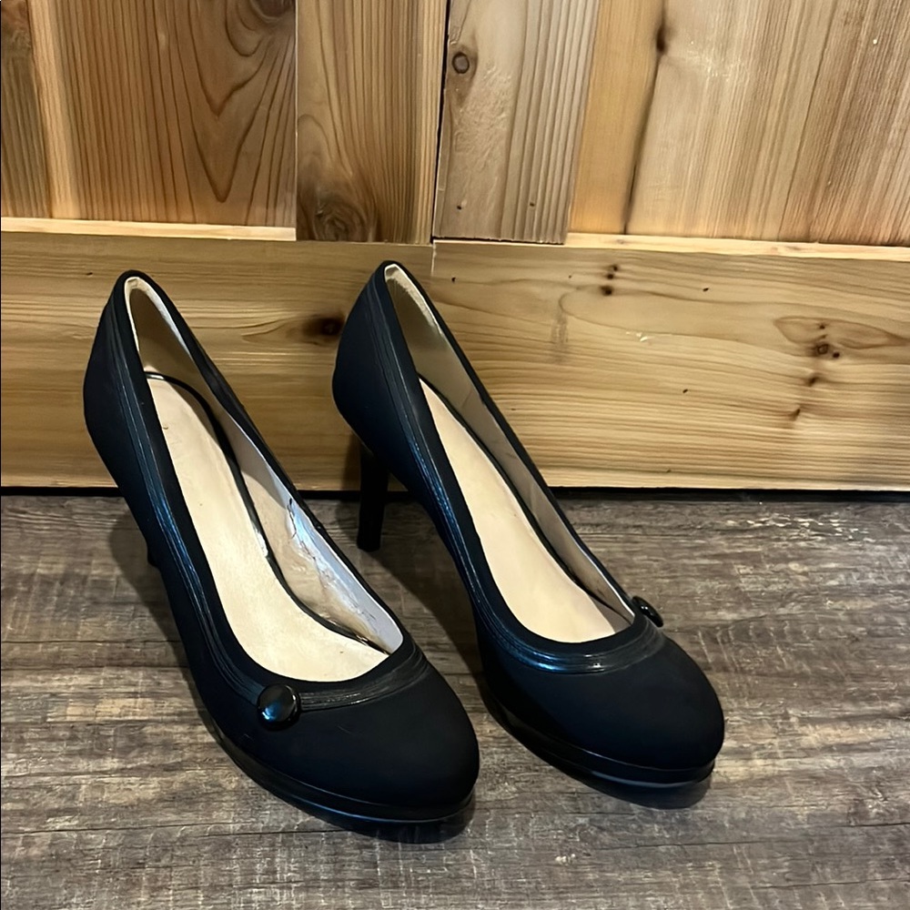 Nine West Black Platform Round-Toe Pumps with Button Detail